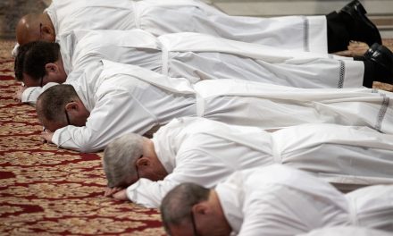 U.S. permanent diaconate hits record size as retirements rise