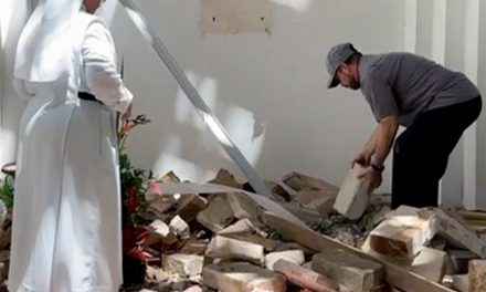 Priest and nun recover sacred hosts from earthquake rubble in Colombia