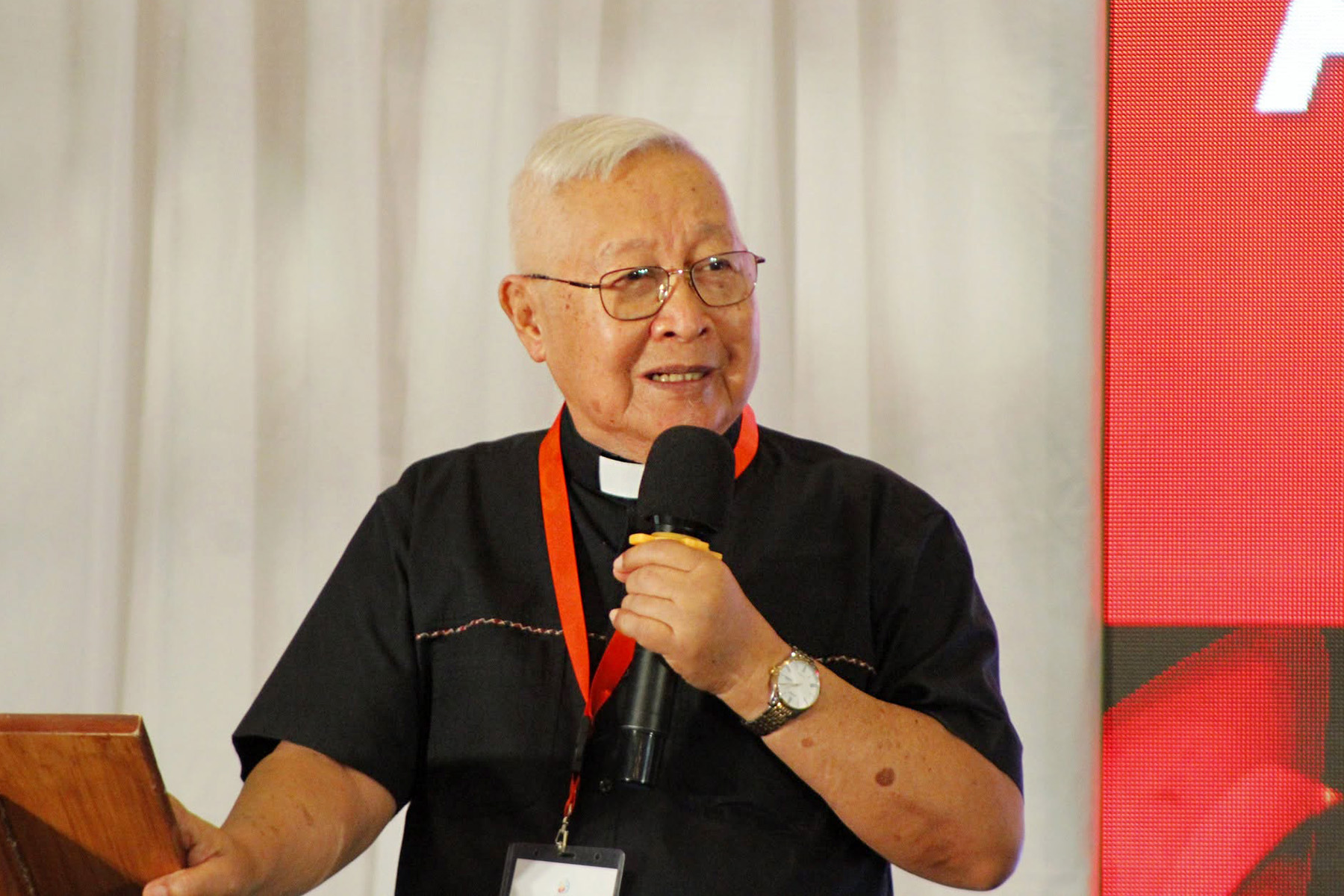 Charismatic leader says spiritual gifts must lead to service, not status